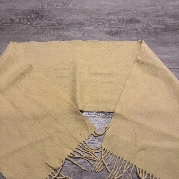 Yellow Scarf - Picture 4 of 4